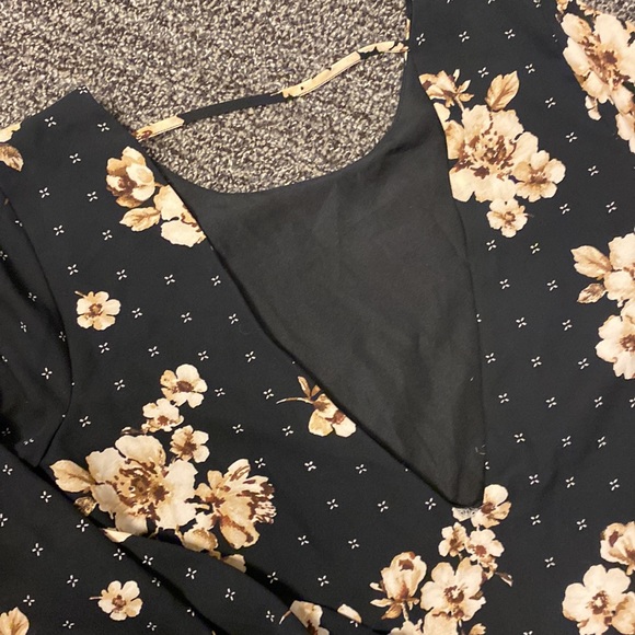 Black floral, open back shift dress - Picture 3 of 4